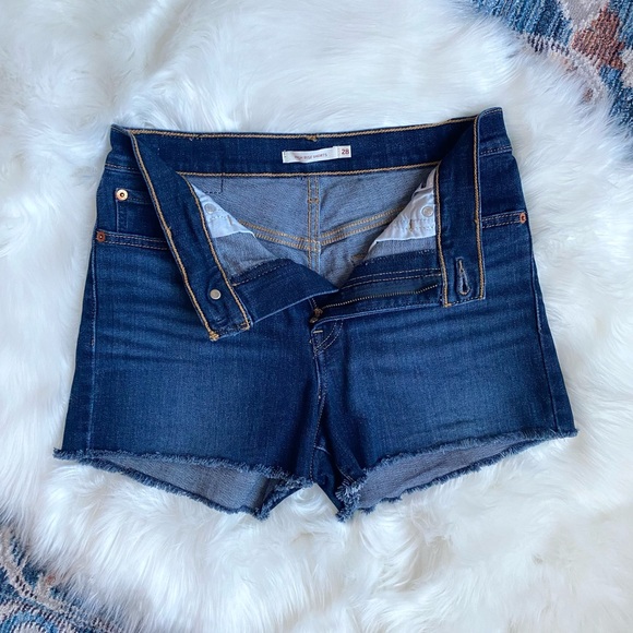 LEVI’S Women’s Size 28 High Rise Shorts Dark Wash - Picture 4 of 12